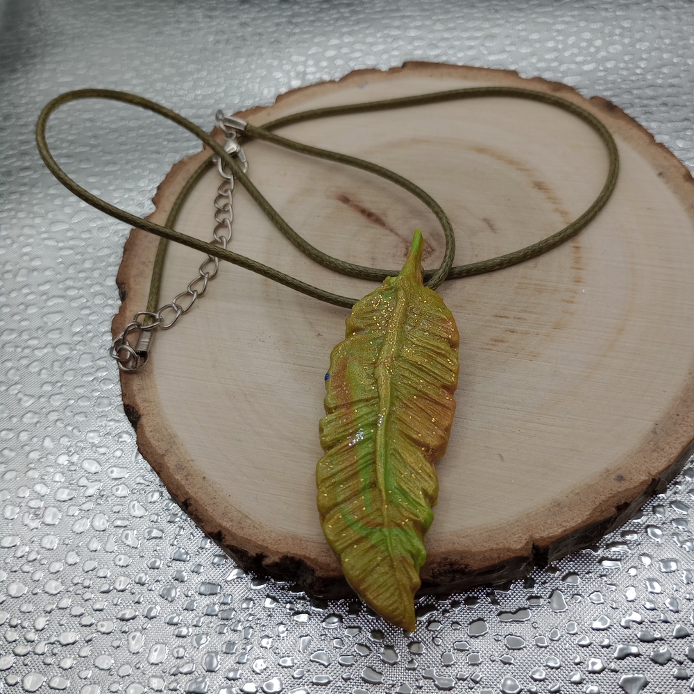 Green Leaf Pendant Necklace
